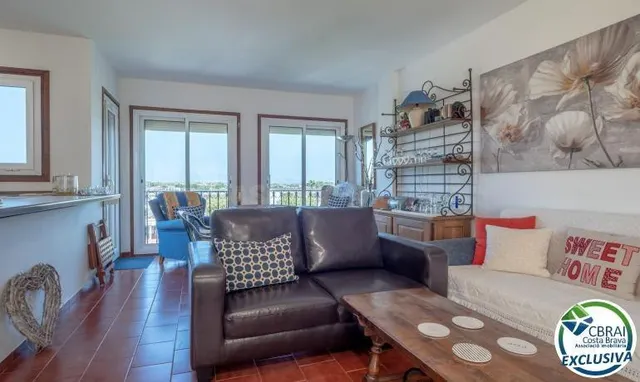 Appartement situé sur la troisième ligne de mer avec piscine