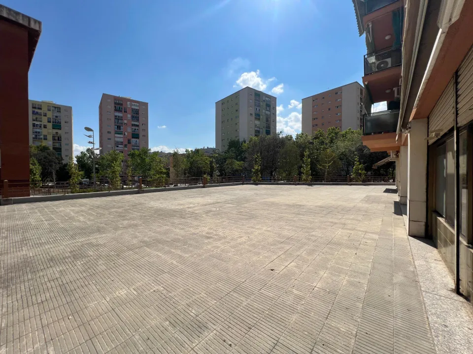 DESTACABLE Y PECULIAR LOCAL en VENTA o ALQUILER en Martorell.