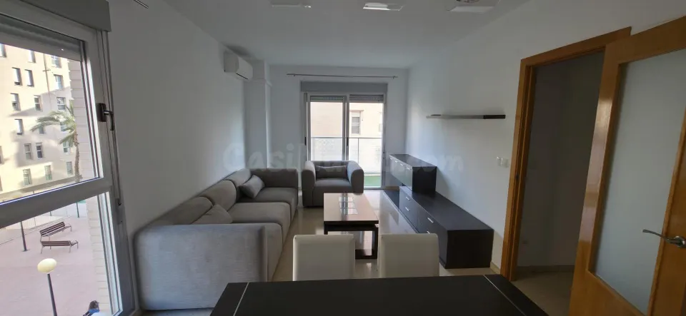 SE VENDE PISO SEMI-NUEVO DE 4 DORM ZONA ALTABIX-UNIVERSIDAD
