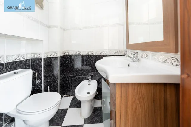 Amplio Chalet con piscina, pista deportiva y vistas en Ogíjares. — 17
