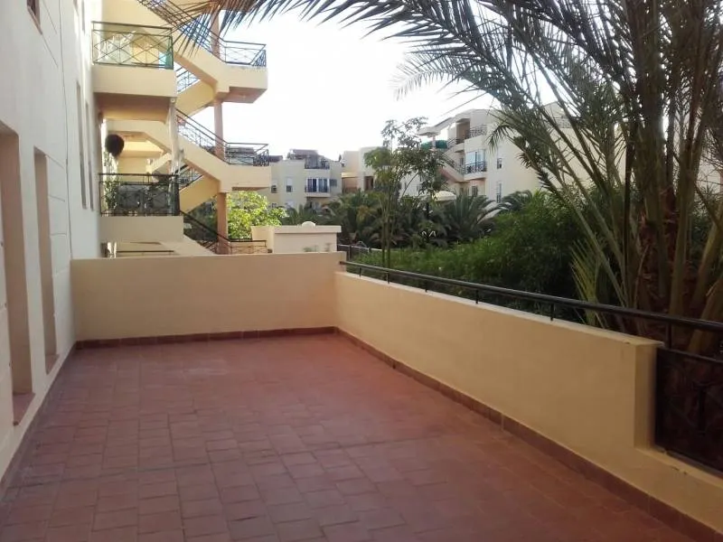 Parque la Reina. Piso 3 habitacionens, terraza 30 metros, garaje, trastero