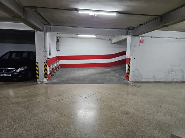 PLAZA DE GARAJE EN EL CENTRO DE GRANADA, JUNTO PLAZA TRINIDAD. — 11