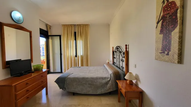 Amplio apartamento de tres dormitorios con vistas panorámicas en Nueva Alcántara. — 22