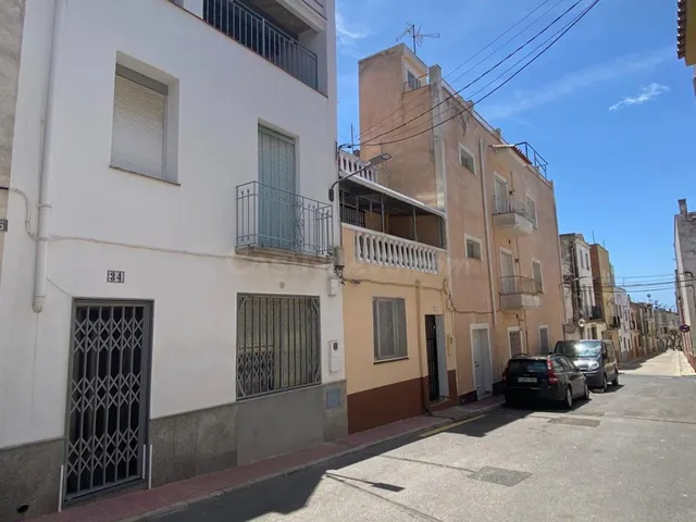 ¡AMPLIA VIVIENDA CON TERRAZA EN LA ZONA ALTA DE LA POBLACIÓN! — 2