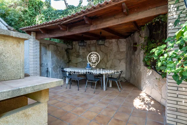 Casa independiente con piscina y jardín en Vallpineda — 47