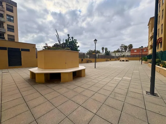 Piso de 3 dormitorios y 2 baños con terraza, piscina y garaje cerrado en La Ermita, Algeciras — 26