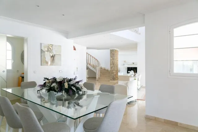 VENTA ö ALQUILER SOLO OPCION A COMPRA - Lujosa villa con piscina y espectaculares vistas al mar en Camp de mar — 3