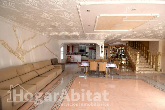 AMPLIA CASA CON GARAJE Y GRAN TERRAZA Y UNA SEGUNDA VIVIENDA - foto 2