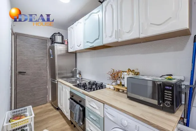Local adaptado a vivienda en el Zaidin. — 9