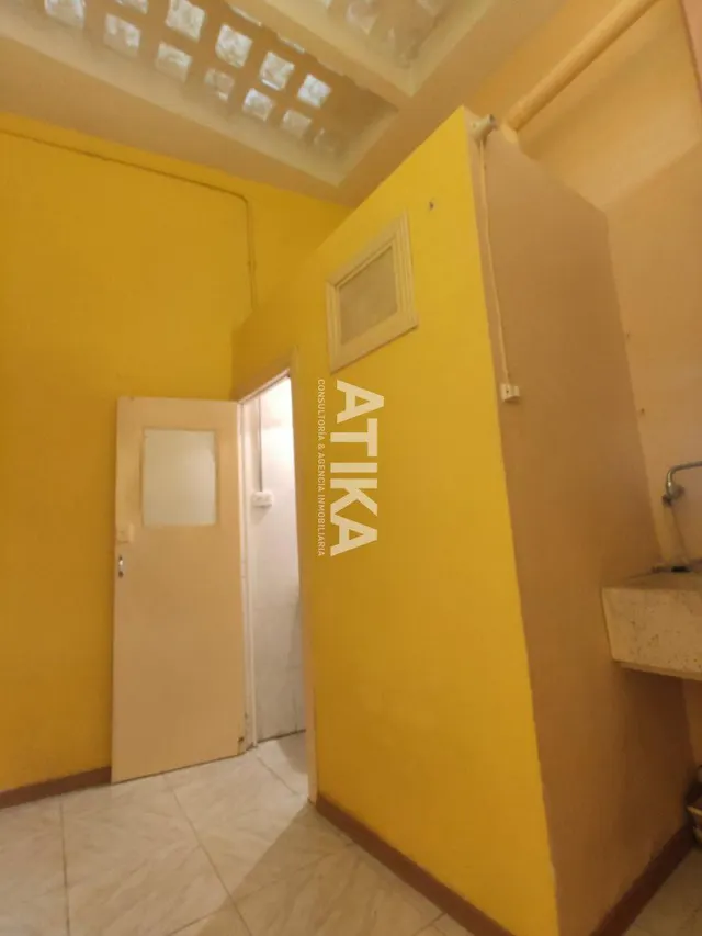 LOCAL COMERCIAL EN VENTA EN ZONA CÉNTRICA. — 9