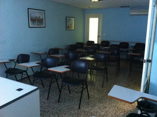 ESPECTACULAR LOCAL EN CENTRO DE GANDIA CON ENTRADA EXCLUSIVA PARA TODO TIPO DE NEGOCIOS O VIVIENDAS — 2