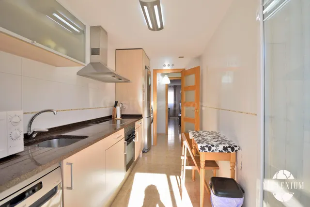 Piso en alquiler en El Puerto (Coslada) · 3 hab. · Urbanización con piscina, garaje y trastero — 3