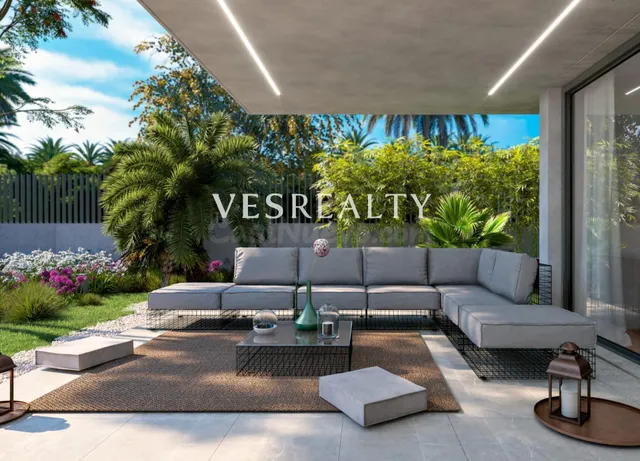 ¡Tu Villa de Lujo en La Marina Te Espera! - foto 4