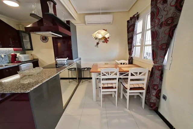 Bungalow con aire acondicionado, vistas al mar y licencia turística – Torrevieja, Costa Blanca — 9