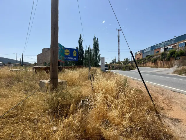 SOLAR URBANIZABLE DE USO INDUSTRIAL. — 4
