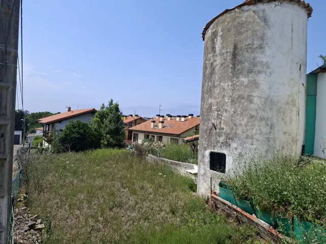 PARCELA URBANA EN CÓBRECES CON CUADRA, SILO Y COCHERA.- - foto 3