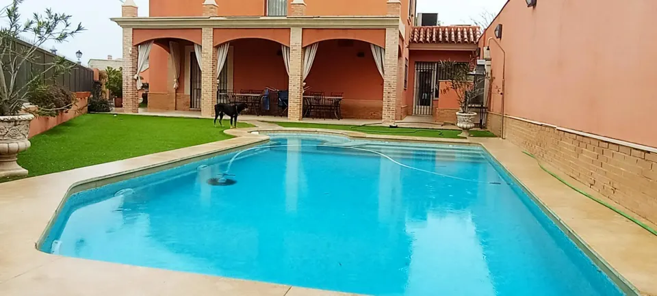 Chalet independiente en venta en Sanlúcar la Mayor