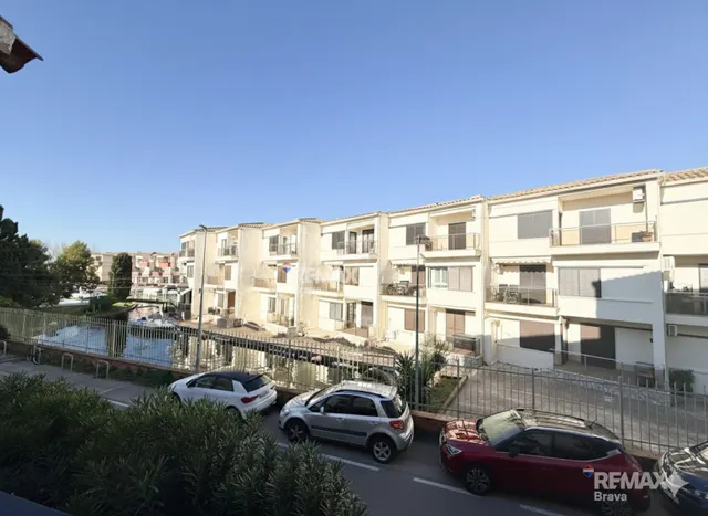Empuriabrava | Elegante apartamento reformado con vistas al 