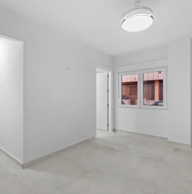 GRAN APARTAMENTO EN TORREVIEJA: 3 HAB, 2 BAÑO — 6