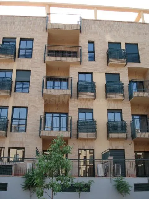 Se vende piso en Archena, 2 dormitorios, 2 baños, y grandes  - foto 3