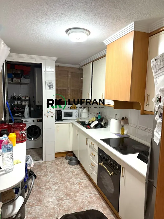 Piso con urbanización y garaje en ciudad jardín — 5