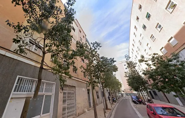 FANTÁSTICO PISO OKUPADO en Calle Cadi 10 de Barcelona (Barcelona). — 3