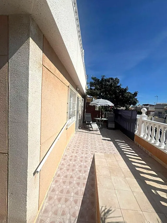 Bungalow con piscina comunitaria, Alicante, Orihuela Costa. 3 habitaciones, 105 m2, 3 kilómetros del mar — 14