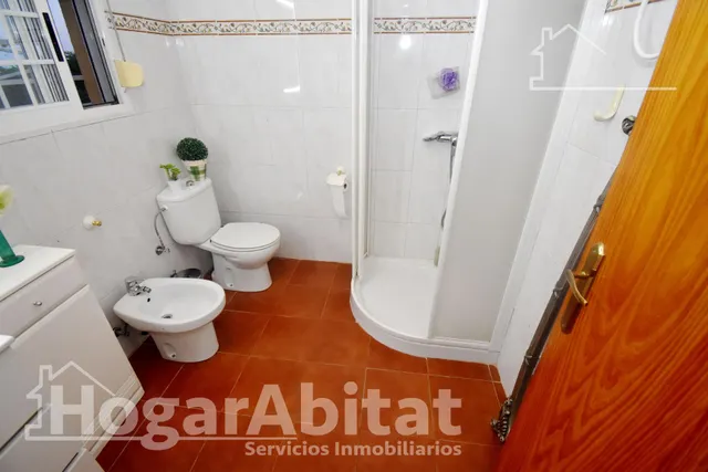 ¡Encantador Chalet! Muy amplio y sofisticado, con gran garaje, terraza, jardín y parcela — 42