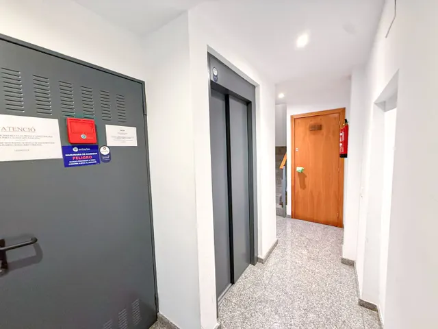 Piso de 2 dormitorios con ascensor en Figueres — 49