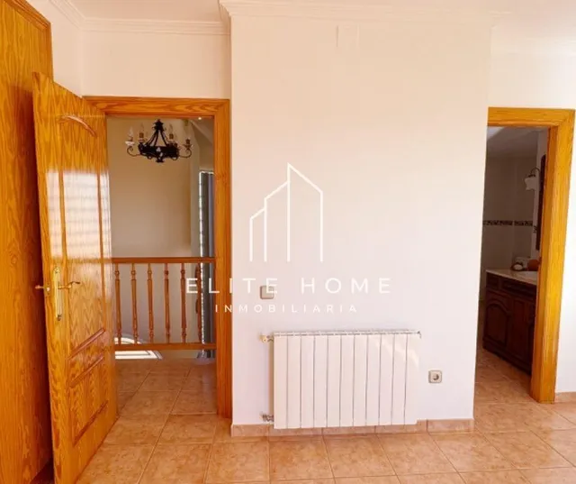 Una villa para disfrutar en familia en exclusiva urbanización y con el mediterráneo como horizonte — 33