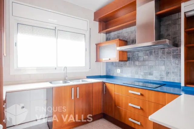 Piso dúplex en pleno centro de Caldes. Ascensor, terraza, 2 balcones y parking incluido. — 25