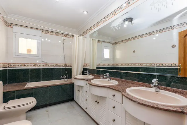 Oportunidad villa de lujo con mas de 500m2 de vivienda — 34