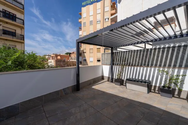 Amplio Piso en Venta en el Corazón de Almería — 2