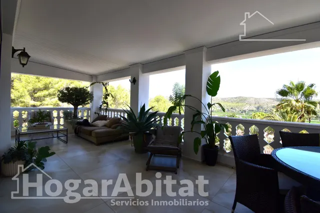 ¡chalet totalmente reformado con licencia turística! amplio con 4 viviendas independientes y piscina privada — 24