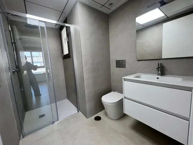 Para estrenar en el centro de Torrevieja, a estrenar! 🏡✨ — 25
