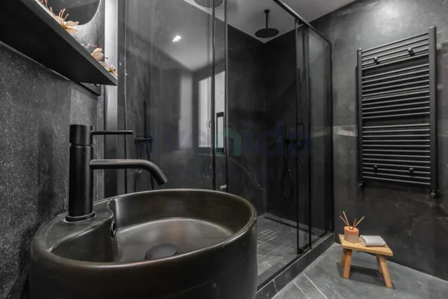 Elegante vivienda reformada de 3 dormitorios en Calle Bailén — 37
