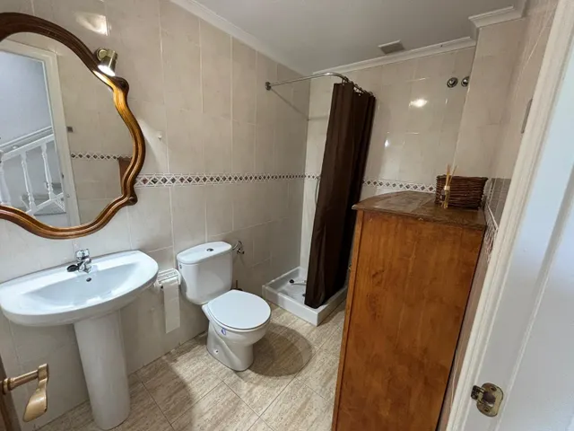 Elegante Dúplex Vacacional con Piscina y Terraza — 25