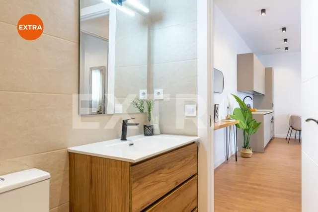 Amplio apartamento a estrenar, funcional y versátil, con zona de despacho, en una cuidada urbanización con piscina y jardines. — 17