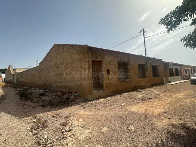 SE VENDE CASA DE 4 DORMITORIOS EN EL BARRIO LOS MIRAS DE MON