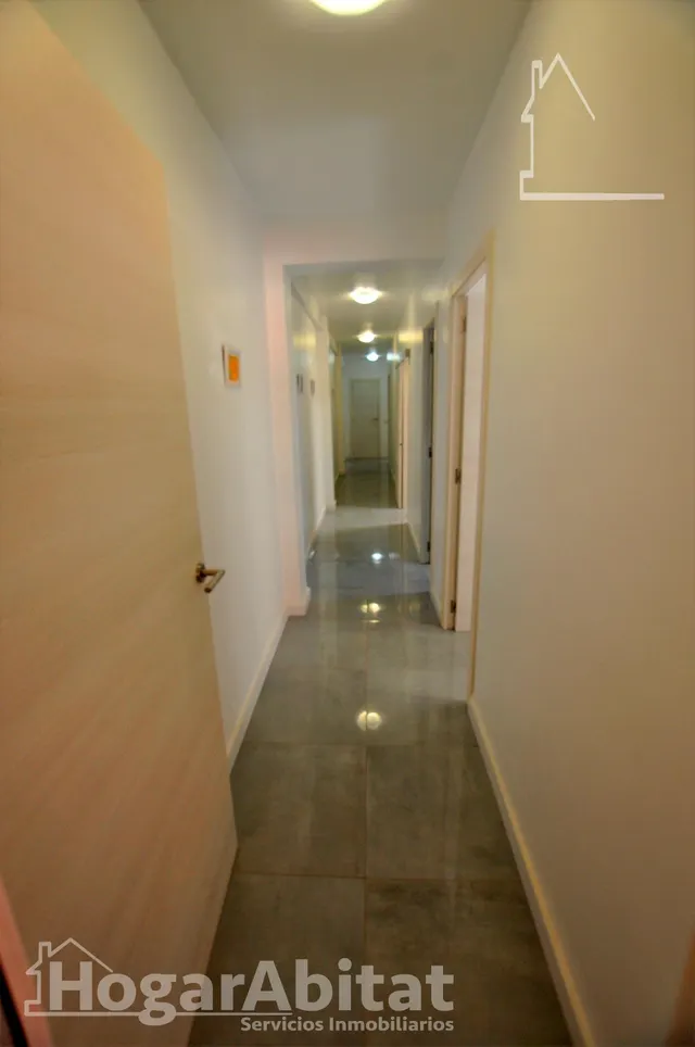¡ESPECTACULAR! MUY AMPLIO, IMPECABLE Y REFORMADO CON BALCÓN Y ASCENSOR — 34