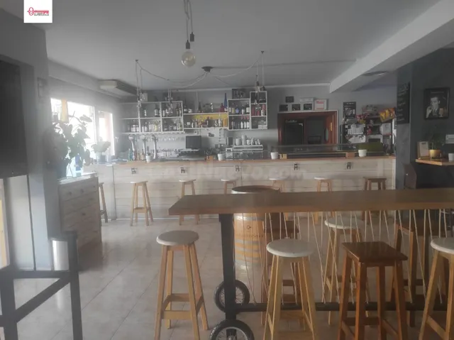 En Villatoro. Se vende restaurante en pleno funcionamiento - foto 2