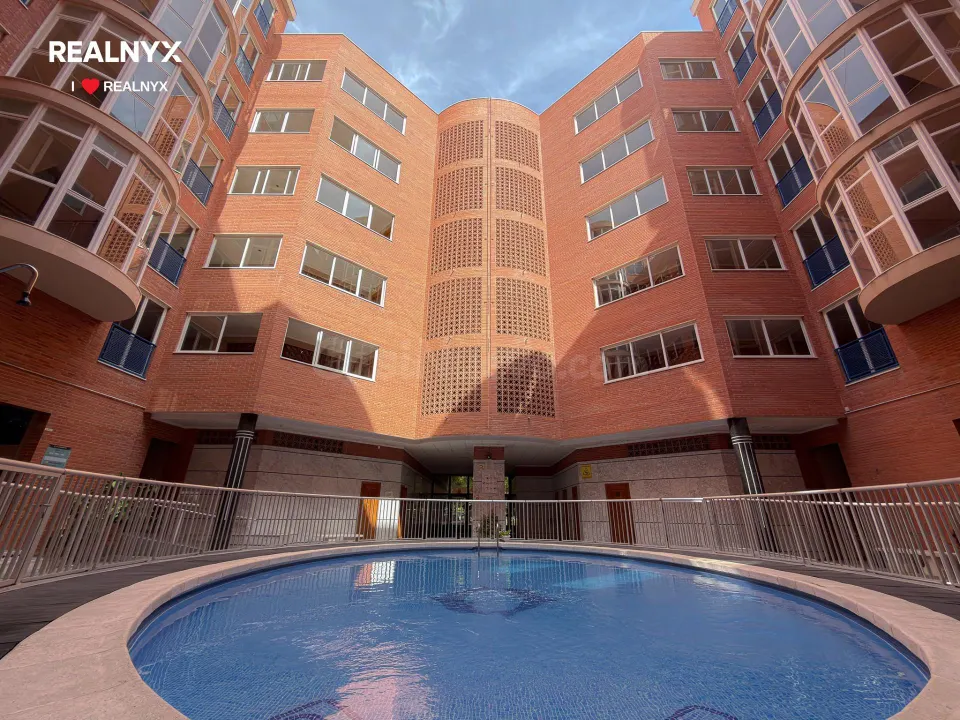 Acequion! Impresionante apartamento reformado con amplia terraza y vistas laterales al mar + Piscina comunitaria (150 mts playa)