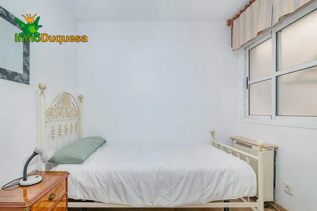 Piso de 4 dorm. con ascensor y Plaza de aparcamiento. Avda. de Madrid. — 19