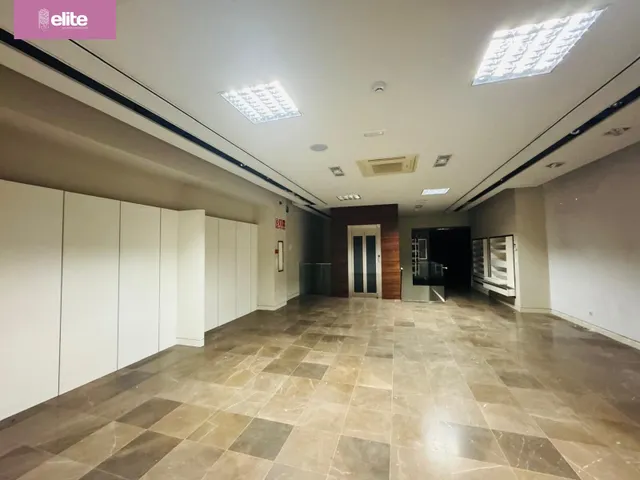 MAGNIFICO LOCAL COMERCIAL EN PLENO CENTRO DE JEREZ — 19