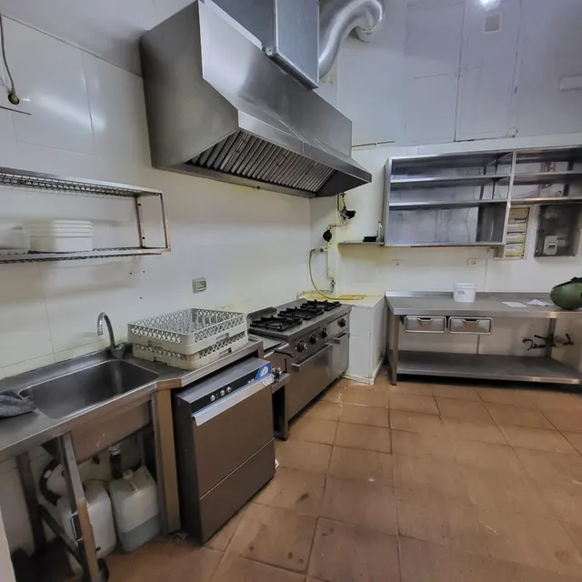 SE VENDE BAR EN LA CASILLA — 12