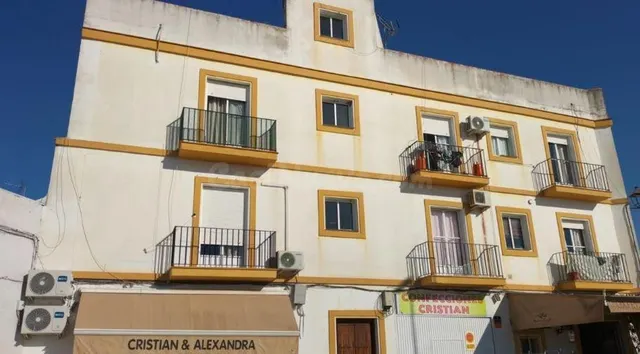 SE VENDE piso OKUPA en C Carretera Lora 65 de Cantillana