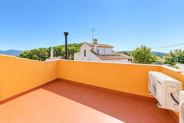 CASA FAMILIAR CON PISCINA, PRIVACIDAD Y ESPECTACULARES VISTAS A LA MONTAÑA EN LAS PALMERAS, CANYELLES — 16