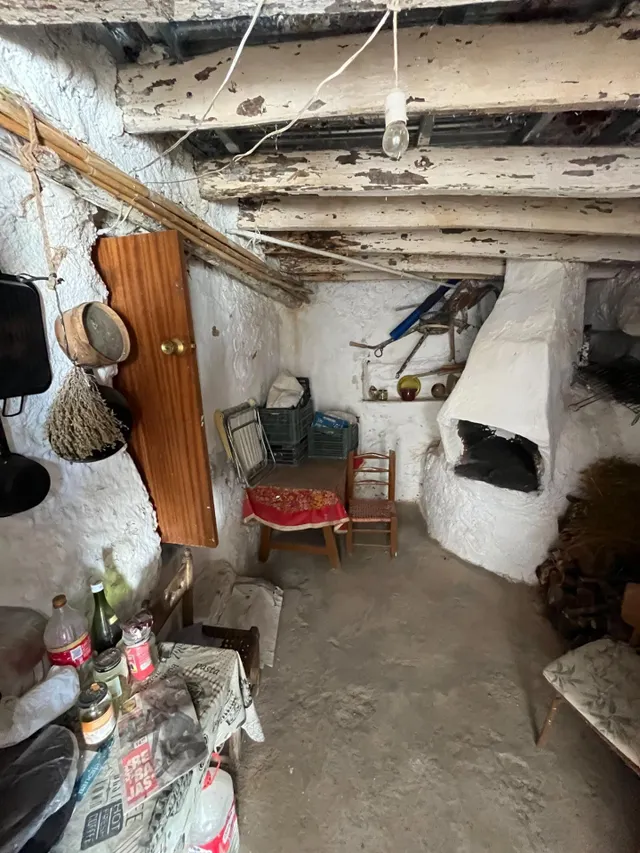 CORTIJO ECONOMICO PARA REFORMAR CON PARCELA PROXIMA. — 6