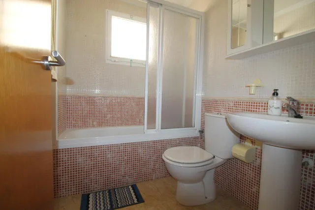 Ático de 3 dormitorios y 2 baños, con solárium privado y plaza de aparcamiento — 15