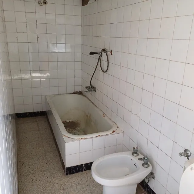 CASA EN VENTA PARA RESTAURAR — 32